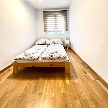 Spacious Apartment With Terrace Wina Bagian luar foto