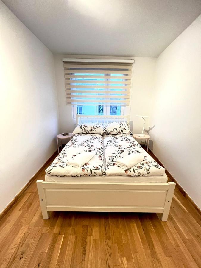 Spacious Apartment With Terrace Wina Bagian luar foto