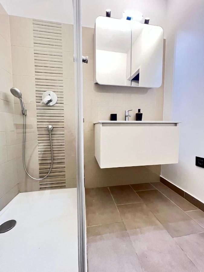 Spacious Apartment With Terrace Wina Bagian luar foto
