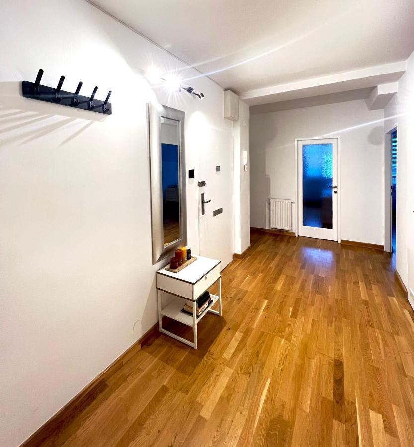 Spacious Apartment With Terrace Wina Bagian luar foto